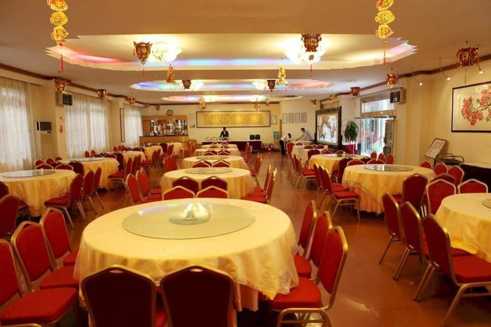Landmark Hotel Kunming Bagian luar foto
