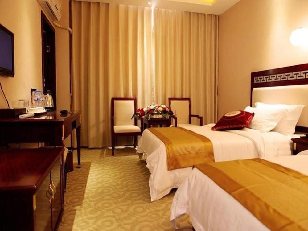 Landmark Hotel Kunming Bagian luar foto