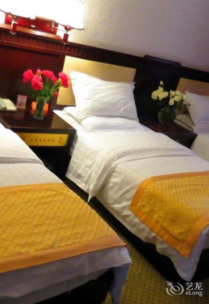 Landmark Hotel Kunming Bagian luar foto