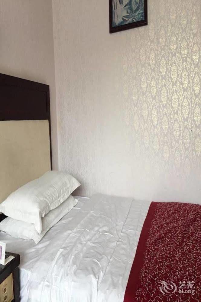 Landmark Hotel Kunming Bagian luar foto