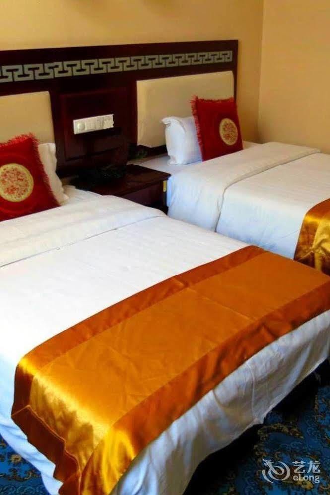 Landmark Hotel Kunming Bagian luar foto