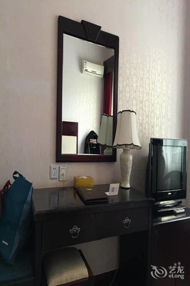 Landmark Hotel Kunming Bagian luar foto