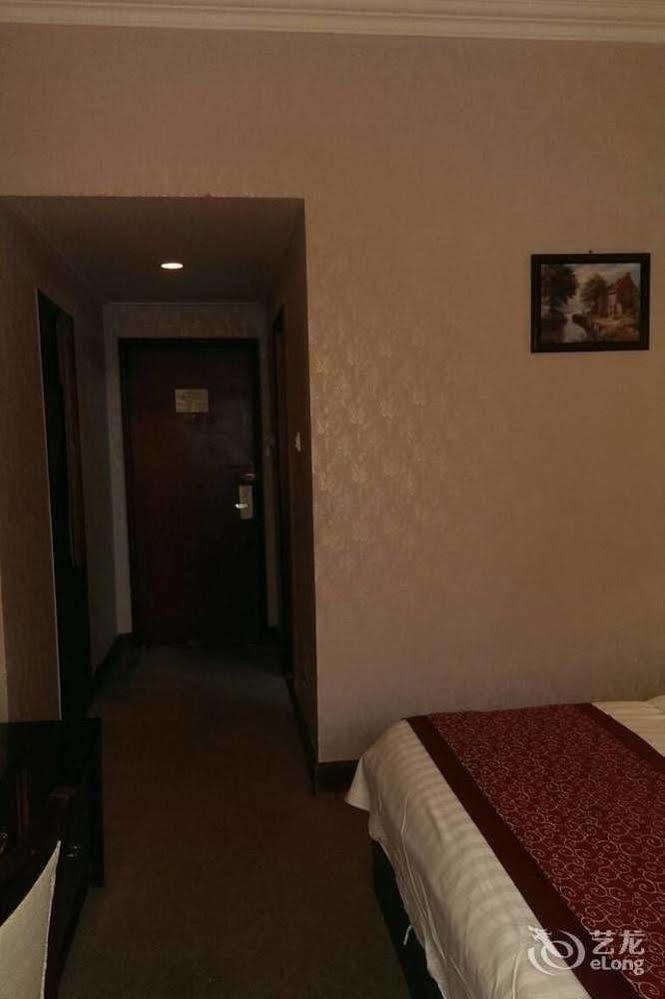 Landmark Hotel Kunming Bagian luar foto