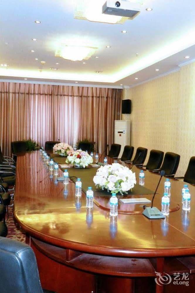 Landmark Hotel Kunming Bagian luar foto