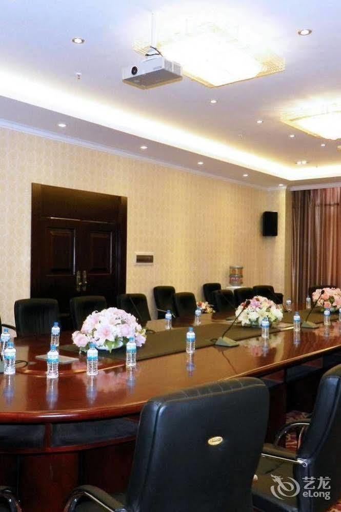 Landmark Hotel Kunming Bagian luar foto
