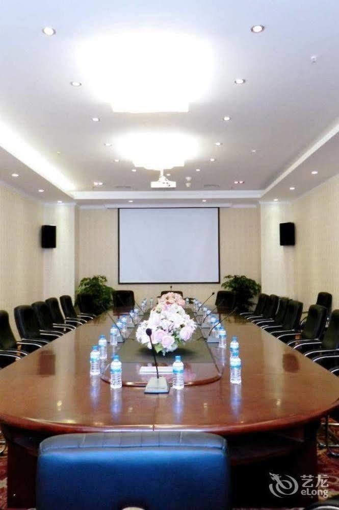 Landmark Hotel Kunming Bagian luar foto